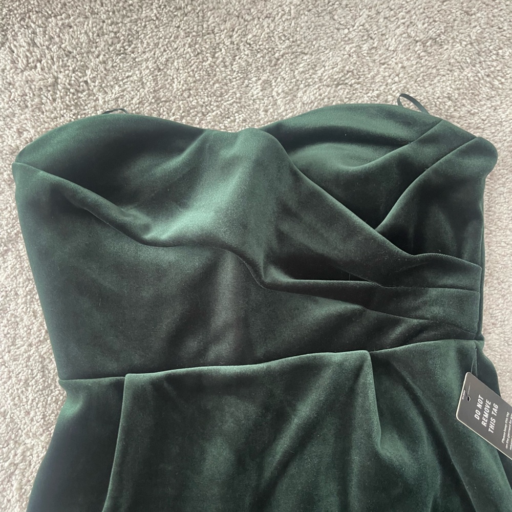 NWOT Express Strapless Velvet Dress in Forest Green - Picture 6 of 6